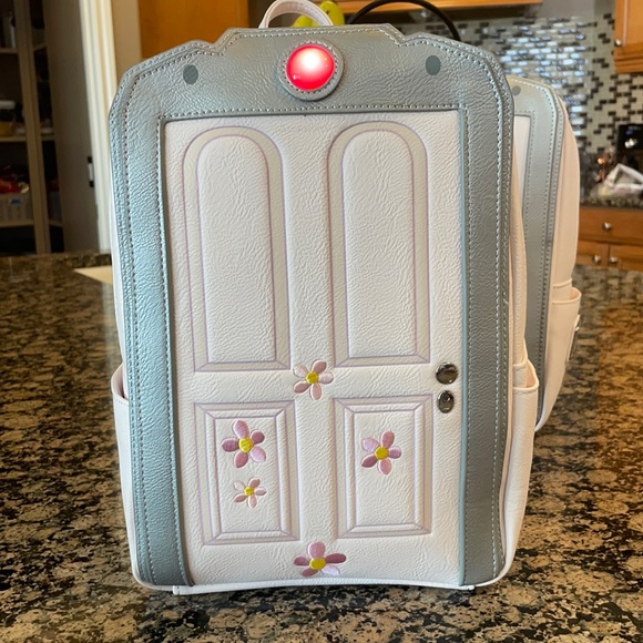 Disney Pixar backpack lights up! - Picture 1 of 5